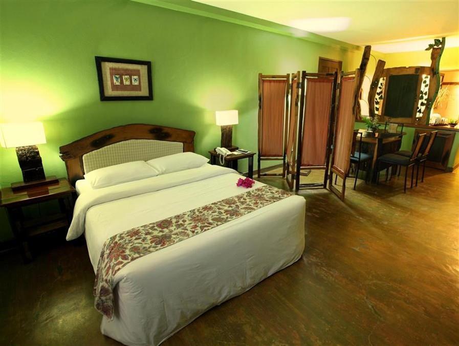 Nature'S Village Resort Bacolod Exterior photo